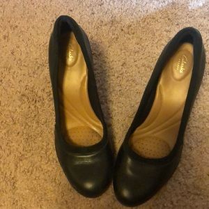 Women’s Clark’s black pumps (9.5M)